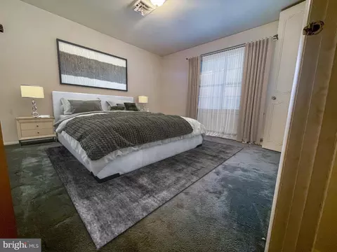 598 B Lake Point Dr, Lakewood, NJ 08701