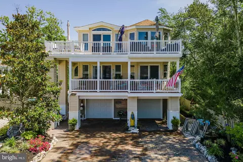 11 W 29th St, Barnegat Light, NJ 08006