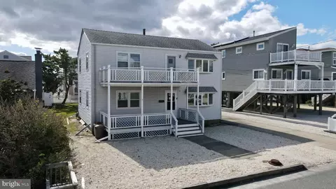 216 N 1st St, Surf City, NJ 08008
