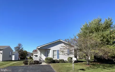 5 Fort Lee Rd, Stafford Township, NJ 08050