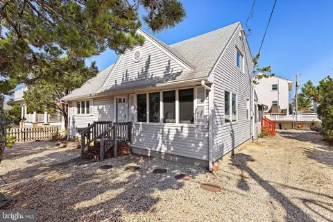 11 E Macevoy Ln, Long Beach Township, NJ 08008