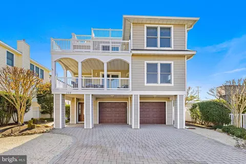108 W 10th St, Ship Bottom, NJ 08008