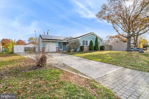4 Eagle Lake Dr, Tuckerton, NJ 08087