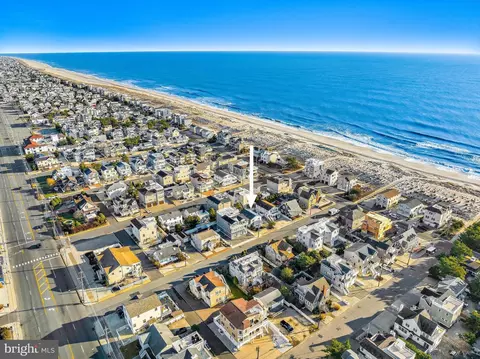 21 E 49th St, Long Beach Township, NJ 08008