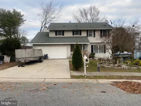 15 Cedarbrook Ln, Tuckerton, NJ 08087