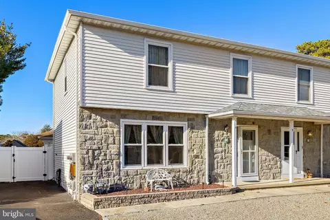 5 A Opal Ct, Barnegat, NJ 08005