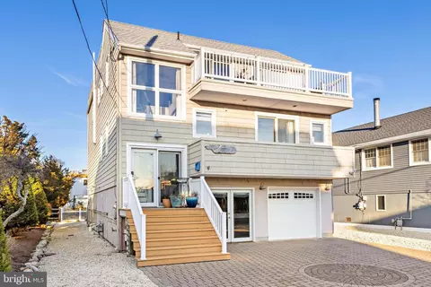 217 N 9th St, Surf City, NJ 08008