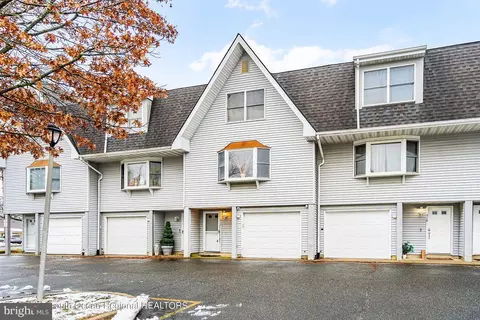 916 Egret Dr #103, Toms River, NJ 08753