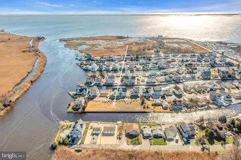 37 Capstan Rd, Waretown, NJ 08758