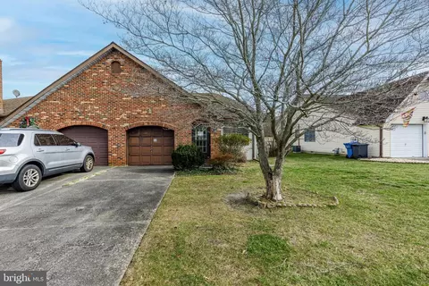33 Fir Rd, Manahawkin, NJ 08050