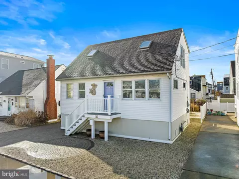 20 W Mermaid Ln, Long Beach Township, NJ 08008