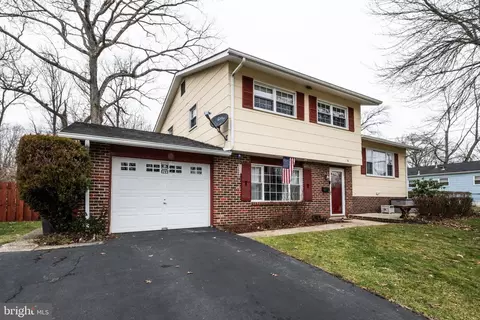 10 Villanova Dr, Jackson, NJ 08527
