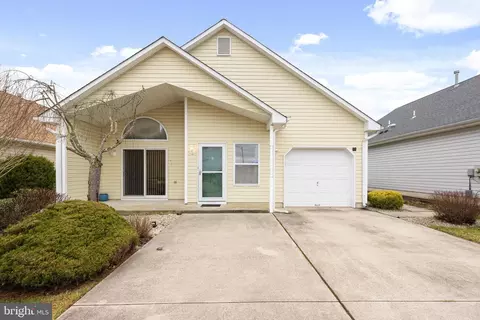 51 Highland Dr, Manahawkin, NJ 08050