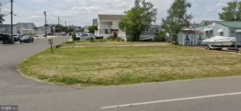 606 S Green St, Tuckerton, NJ 08087