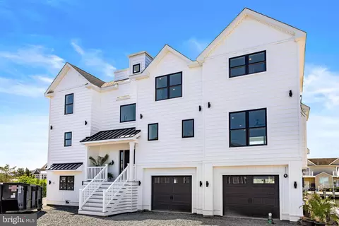 75 Willard Dr, Manahawkin, NJ 08050