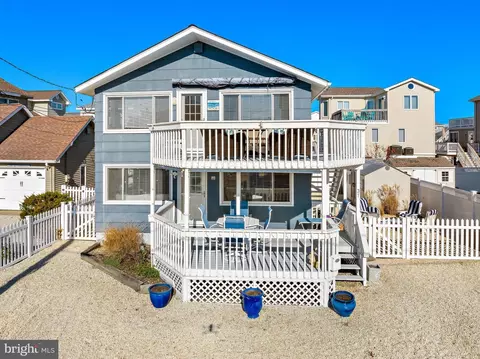 31 W 87th St, Long Beach Township, NJ 08008