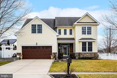 2 Waters Edge Dr, Tuckerton, NJ 08087