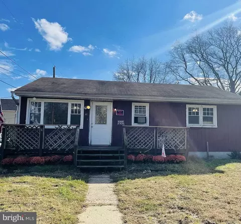 37 Meadowbrook Ln, New Egypt, NJ 08533