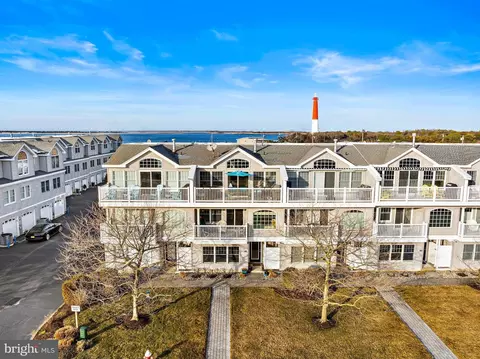 50 W 5 St #11, Barnegat Light, NJ 08006