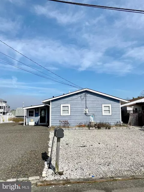 37 S Portland Dr, Tuckerton, NJ 08087