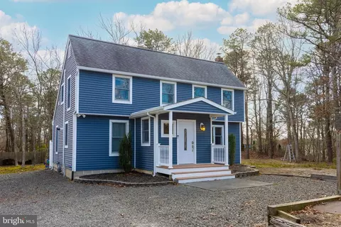 8 Elmwood Dr, Tuckerton, NJ 08087