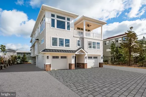 2 E 28th St #A, Barnegat Light, NJ 08006