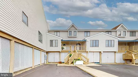 5 W Playhouse, Little Egg Harbor Twp, NJ 08087
