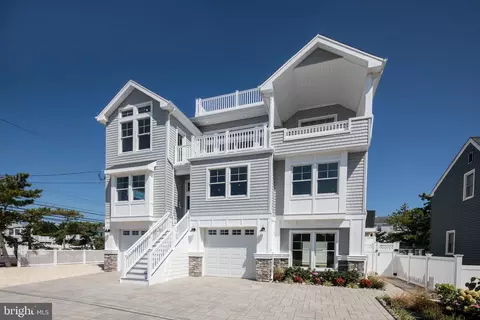 3 E Ramapo Ln, Long Beach Township, NJ 08008