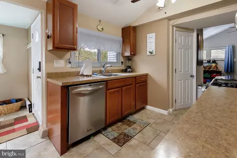 Kitchen - 46 Dock Ave, Waretown, NJ 08758 photo 4 of 5