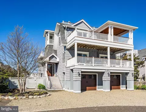 9 W 38th St, Long Beach Township, NJ 08008