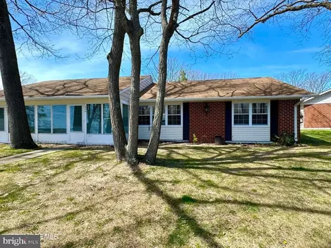 977 B Aberdeen Dr, Lakewood, NJ 08701
