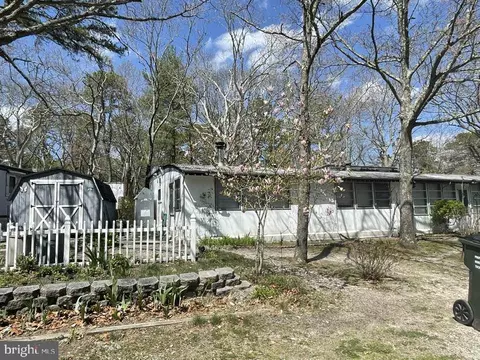 525 E Main St Apt Unit UNIT 8, Tuckerton, NJ 08087