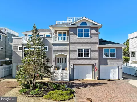 18 E Coughlan Ave, Long Beach Township, NJ 08008