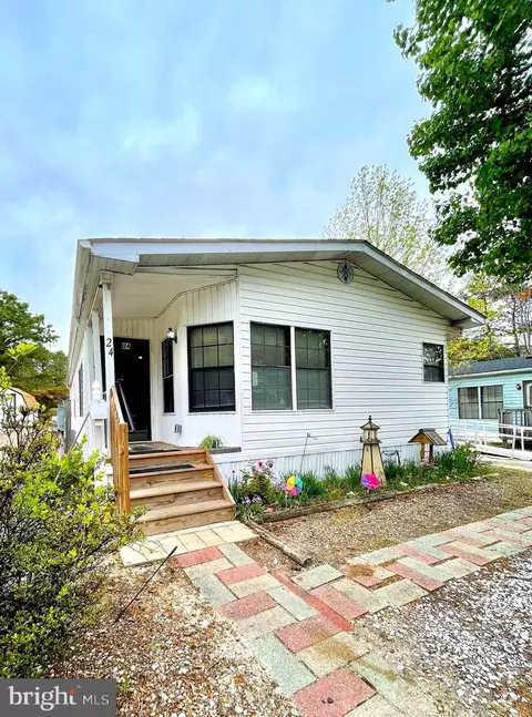 24 Oak Tree Ln, Manahawkin, NJ 08050