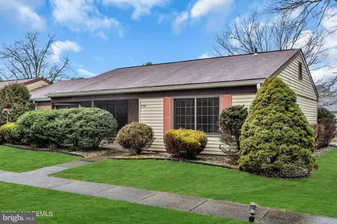 536 B Warwick Ct, Manchester Township, NJ 08759