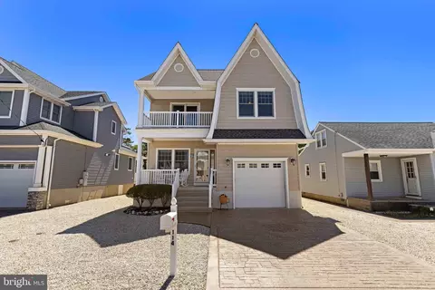 114 E 25th St, Long Beach Township, NJ 08008