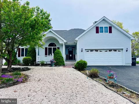 219 Serpent Ln, Manahawkin, NJ 08050