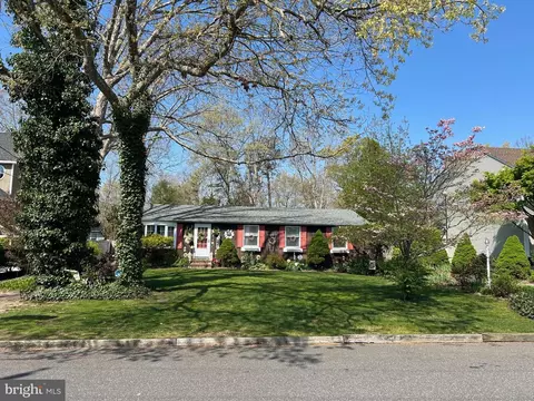 212 Academy Ln, Manahawkin, NJ 08050