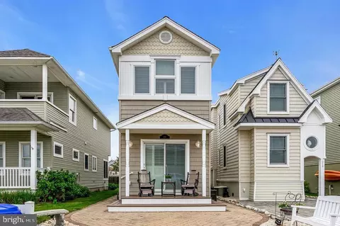214 W 20th St, Ship Bottom, NJ 08008