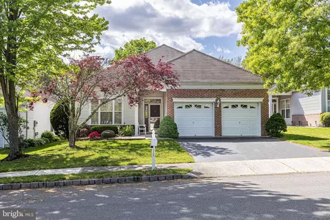 64 Greenways Ln, Lakewood, NJ 08701