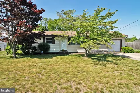 1144 Fairview Dr, Toms River, NJ 08753
