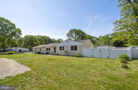 Exterior - 375 Constitution Dr, Forked River, NJ 08731 photo 9 of 9