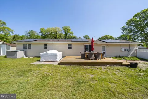 Exterior - 375 Constitution Dr, Forked River, NJ 08731 photo 7 of 9