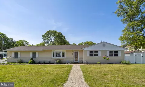 Exterior - 375 Constitution Dr, Forked River, NJ 08731 photo 2 of 9