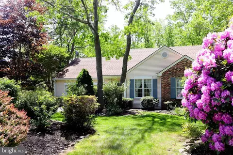 45 Capstan Ave, Manahawkin, NJ 08050