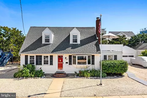 15 E 36th St, Long Beach Township, NJ 08008