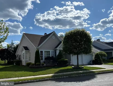 13 Waterfall La, Barnegat, NJ 08005