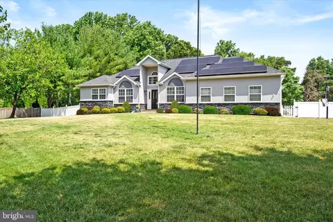 14 Lauren Ln, New Egypt, NJ 08533
