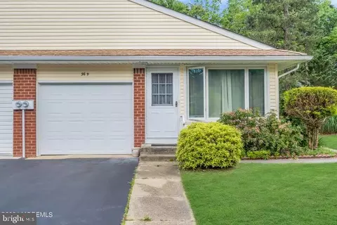 36 Snowberry Ln #B, Manchester, NJ 08759