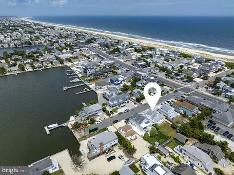 8 W 77th St, Harvey Cedars, NJ 08008